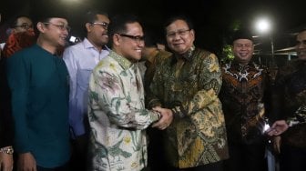 Ketua Umum PKB Muhaimin Iskandar dan Ketua Umum Partai Gerindra Prabowo Subianto saat melakukan pertemuan di Kantor DPP PKB, Jakarta, Senin (14/10).  [Suara.com/Arya Manggala]