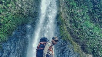 Pesona Curug Cibeureum, Spot Trekking nan Menyegarkan di Cianjur