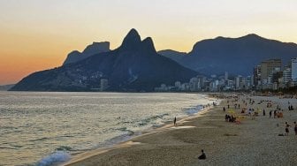 Potret Pantai Ipanema, Spot Terbaik Menikmati Sunset di Rio de Janeiro