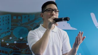 CEO KOKALI, Albert Sulistyo memberikan keterangan pers saat Grand Launching KOKALI di Lippo Mall Puri, Jakarta Barat, Rabu (16/10). [Suara.com/Angga Budhiyanto]