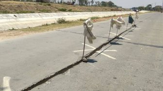 Rawan Bikin Laka, Kondisi Jalan Beton yang Pecah Ini Bikin Prihatin