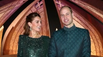 Naik Bajaj Pakistan, Kate Middleton Tampil Anggun Pakai Gaun Rp 65 Jutaan