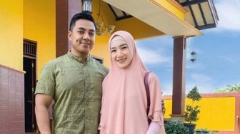 Selamat, Istri Ustaz Riza Muhammad Hamil Anak Kembar