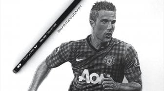 Keren, Mantan Jurnalis Ini Lukis Wajah van Persie Pakai Pensil Mirip Banget