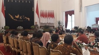 Jokowi Minta Maaf Sering Ganggu Menkeu hingga Menlu Malam-malam