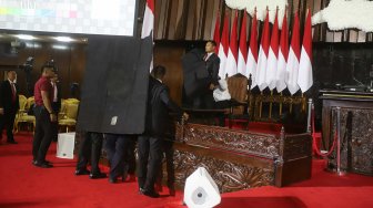 Pasukan Pengamanan Presiden melakukan simulasi pengamanan pelantikan Presiden dan Wakil Presiden di Kompleks Parlemen, Jakarta, Jumat (18/10). [Suara.com/Arya Manggala]