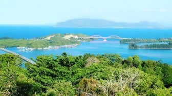 5 Destinasi Wisata Kekinian di Jayapura, Ada Bukit Jokowi Lho