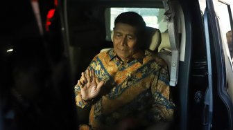 Menko Polhukam Wiranto usai menghadiri acara silaturahmi dengan keluarga besar Kemenko Polhukam di Jakarta, Sabtu (19/10). [Suara.com/Arya Manggala]