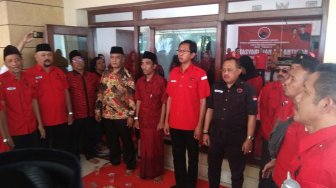 Kader PDIP Surabaya Doa Bersama Jelang Pelantikan Jokowi - Maruf Amin