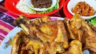 Lezatnya Ayam Goreng Mbah Karto, Kuliner Sukoharjo Kesukaan Jan Ethes