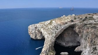 Dahulu Jadi Kolam Renang Pribadi Kaisar Romawi, Potret Cantik Blue Grotto