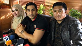 Medina Zein Bungkam Diserbu Pertanyaan Awak Media