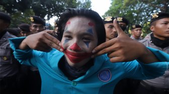 Joker Pimpin Aksi Demo BEM SI di Patung Kuda