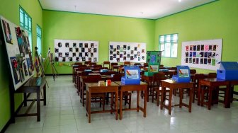 Waskita Karya Bangun Laboratorium Matematika SMPN 19 Purworejo