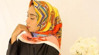 Punya Kulit Sawo Matang, Ini 4 Warna Hijab yang Cocok Untuk Kamu