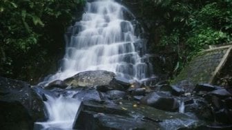 Menyibak Pesona Air Terjun Irenggolo di Kediri