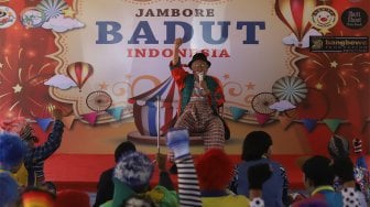 Suasana Jambore Badut Indonesia di Bumi Perkemahan Cibubur, Jakarta Timur, Selasa (22/10). [Suara.com/Angga Budhiyanto]