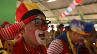 Suasana Jambore Badut Indonesia di Bumi Perkemahan Cibubur, Jakarta Timur, Selasa (22/10). [Suara.com/Angga Budhiyanto]