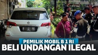 Mobil B 1 RI Cegat Tamu Negara Sambil Bawa Parang