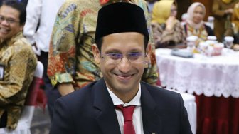 Menganalisis Gaya Kepemimpinan Menteri Nadiem Makarim Lewat Tanda Tangannya