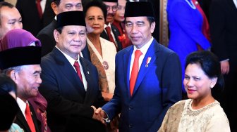 Prabowo Didampingi Didiet saat Dilantik Menjadi Menteri Pertahanan