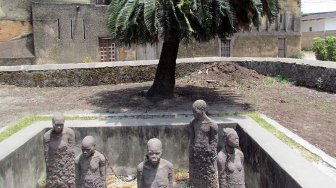 Slavery Memorial Stone Town (Wikimedia Commons David Berkowitz)