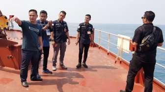 Kapal Singapura Bermuatan Biji Besi Disatroni Perompak di Perairan Banten