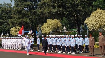 Upacara Jajar Kehormatan, Prabowo Gagah Periksa Pasukan