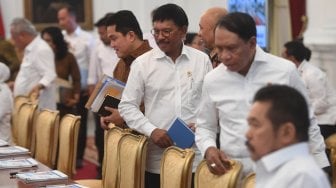 Sejumlah menteri kabinet indonesia maju mengikuti sidang kabinet paripurna di Istana Merdeka, Jakarta, Kamis (24/10). [ANTARA FOTO/Akbar Nugroho Gumay]