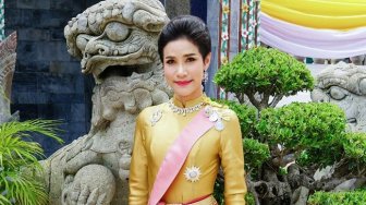 Terpopuler: Foto Syur Selir Raja Thailand, Makna Hari Rabu Pon