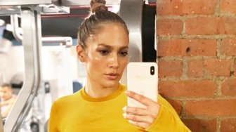 Versace Berang, Gaun Ikonik Jennifer Lopez Diplagiat Oknum Bandel