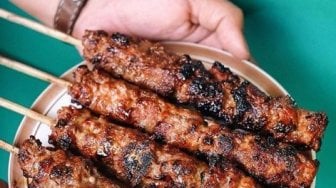 Sate Gebug 1920 Khas Malang, Buntelan Padat Daging Sapi nan Kaya Rempah