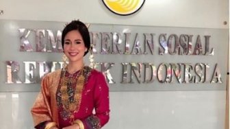 Potret Cantik Loemongga Haoemasan, Istri Menperin yang Suka Berkebaya