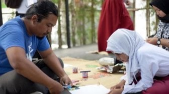 Biennale Jogja 2019 Olah Sampah Plastik Jadi Karya Seni Bareng Siswa SLB