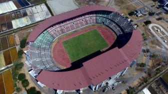 Foto udara Stadion Gelora Bung Tomo, Surabaya, Jawa Timur, Jumat (25/10). [ANTARA FOTO/Zabur Karuru] 