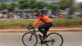 Warga beraktivitas di area 'car free day' (CFD) di kawasan Bundaran Hotel Indonesia, Jakarta, Minggu (27/10). [Suara.com/Angga Budhiyanto]