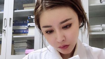 Berwajah Imut, Siapa Sangka Dokter Cantik Ini Punya Tubuh Kekar