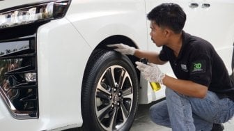 Rasa Eksklusif: Main Golf Bisa Sambil Merawat Mobil