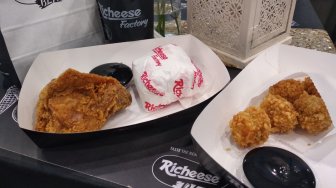 Richeese Black, Menu dengan Pewarna dari Zat Arang yang Lagi Tren