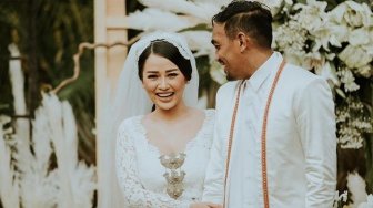 Haru, Mutia Ayu Unggah Momen Video Maternity Bareng Mendiang Glenn Fredly