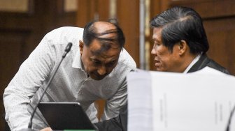 Terdakwa kasus korupsi KTP elektronik Markus Nari menjalani sidang lanjutan dengan agenda pembacaan tuntutan di Pengadilan Tipikor, Jakarta, Senin (28/10). [ANTARA FOTO/Hafidz Mubarak]