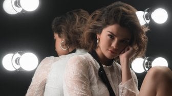 Promo Lagu di London, Selena Gomez Tampil Gemas Berkat Poni Baru