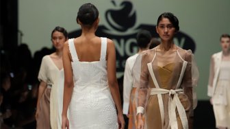 Refleksi 3 Desainer dalam Dewi Fashion Knight di JFW 2021