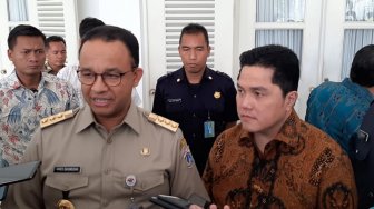 Jalan Kaki ke Balai Kota, Erick Tohir Sampaikan Perintah Jokowi ke Anies