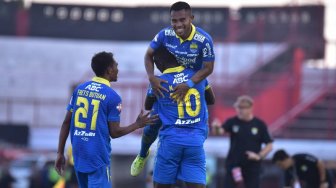 Persib Bandung Gilas Arema FC 3-0 di Babak Pertama