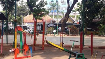 Teror Timbal, Pengelola Taman di Jakarta Larang Anak Kelupasi Cat