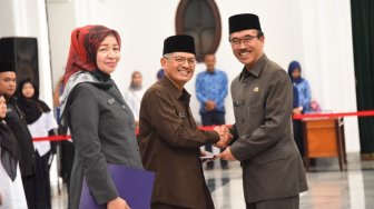 Pemdaprov Jabar Lantik 18 Pejabat Fungsional