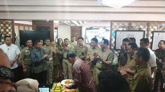 Pulang dari Papua, Tito Dapat Kejutan Ulang Tahun di Kemendagri