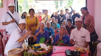 Pewarta Berbagi Suka dengan Lansia dan ODGJ di Kampung Investasi hati