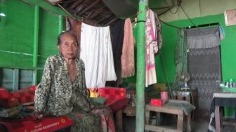 Sebatang Kara, Nenek 80 Tahun Ini Jualan Tape untuk Penyambung Hidup